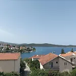 شقة Spacious 2-bedroom With Terrace Sea View *