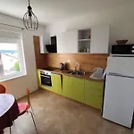 Spacious 2-bedroom With Terrace Sea View زابوريتش