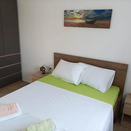 Spacious 2-bedroom With Terrace Sea View Apartamento