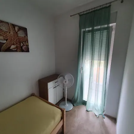 Spacious 2-bedroom With Terrace Sea View *