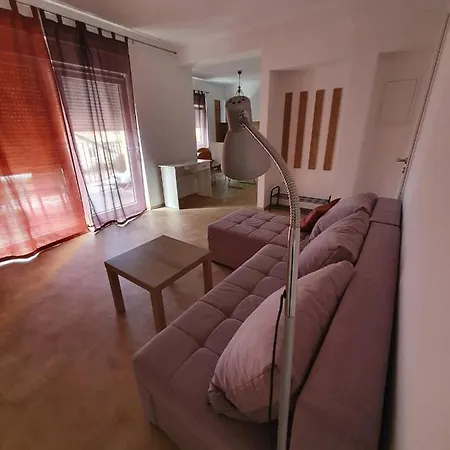 Spacious 2-bedroom With Terrace Sea View *