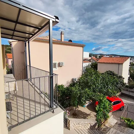 Spacious 2-bedroom With Terrace Sea View * 扎博里克