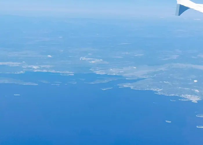 Spacious 2-bedroom With Terrace Sea View 公寓