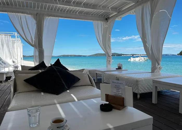 Spacious 2-bedroom With Terrace Sea View * 扎博里克