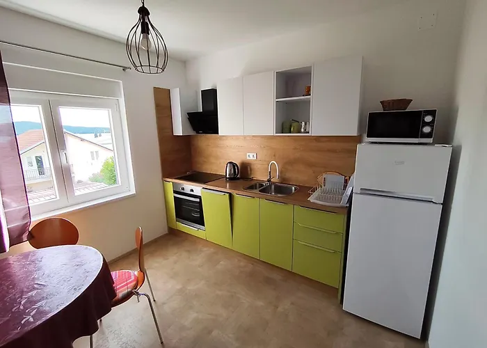 Spacious 2-bedroom With Terrace Sea View 扎博里克