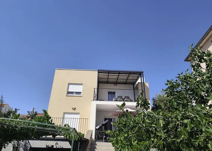 Spacious 2-bedroom With Terrace Sea View 公寓 扎博里克